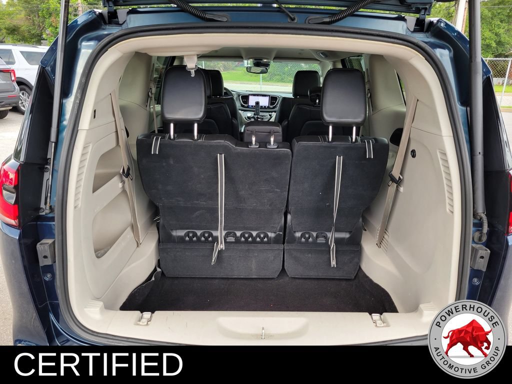 Used 2023 Chrysler Pacifica Touring-L FWD image 14