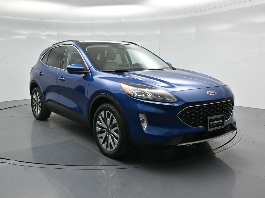 Certified 2022 Ford Escape Titanium w/ Class II Trailer Tow Package image 7