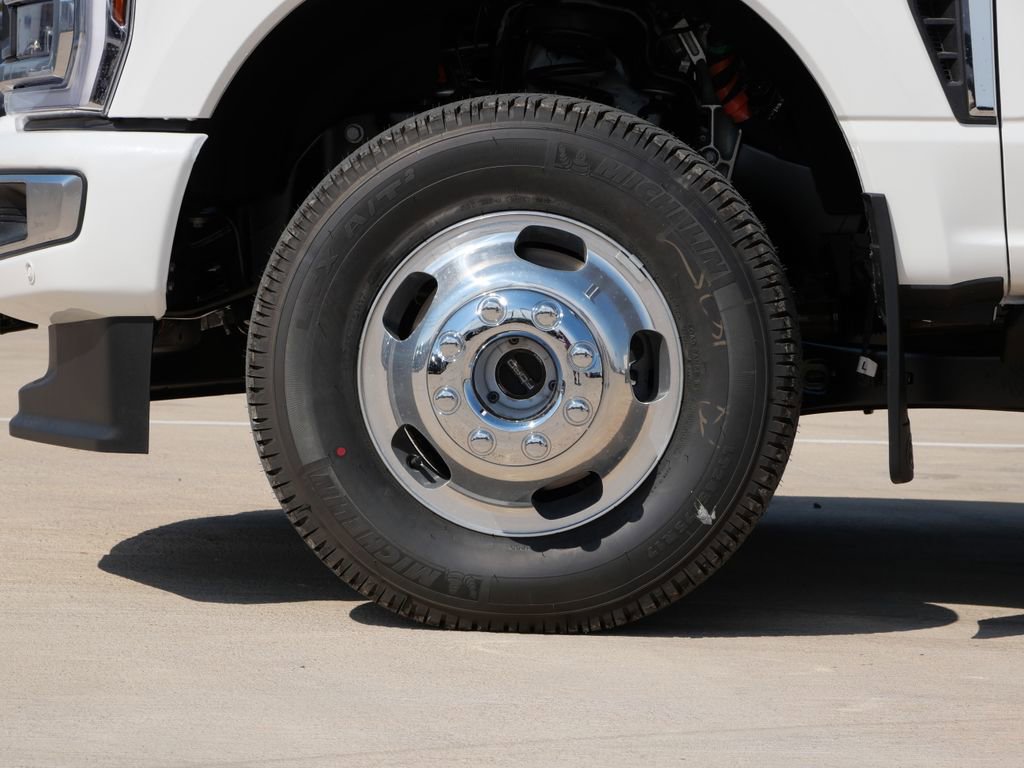 Certified 2026 Ford F350 Platinum w/ Platinum Plus Package image 11