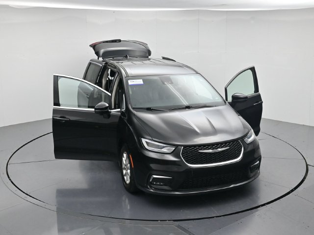 Used 2023 Chrysler Pacifica Touring-L FWD image 56