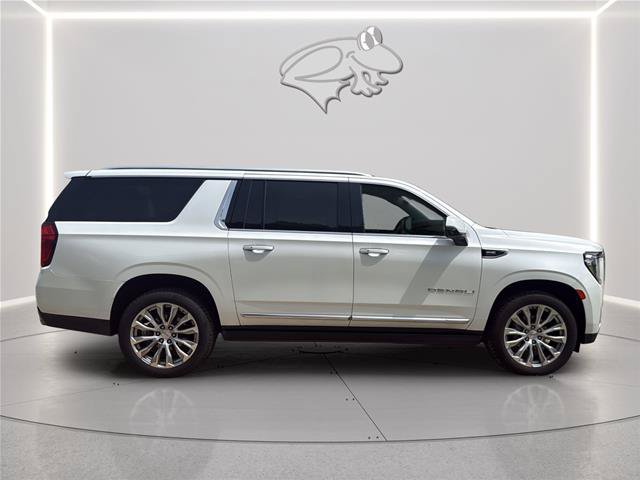 Used 2023 GMC Yukon XL Denali AWD/4WD image 6