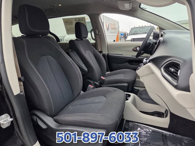 Used 2022 Chrysler Voyager LX FWD image 16