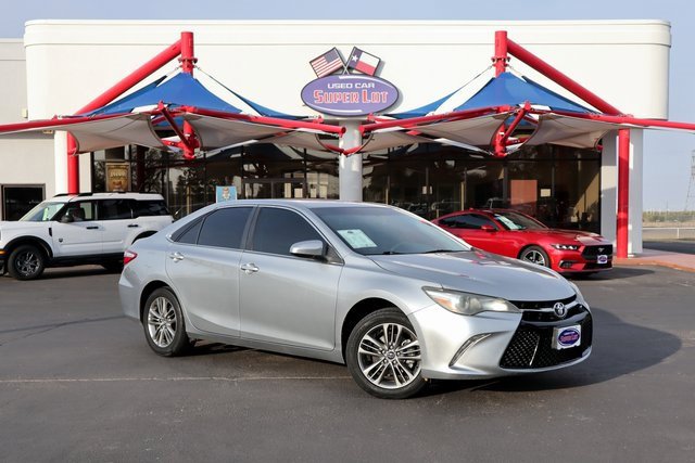 Used 2017 Toyota Camry SE image 1