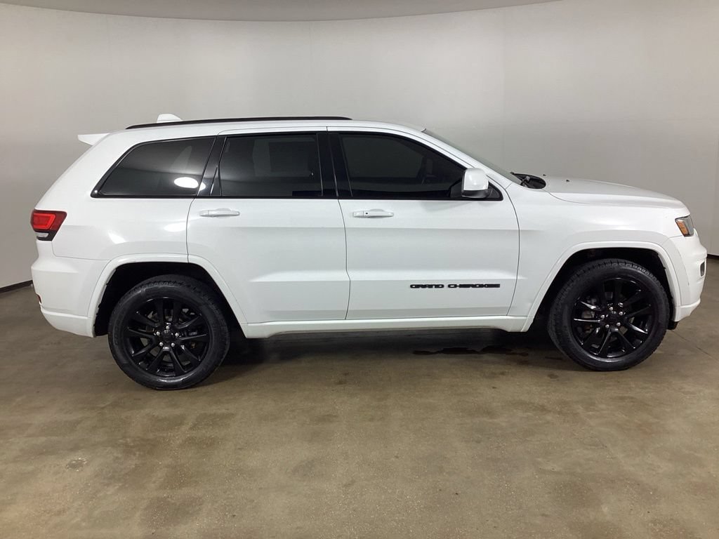 Used 2018 Jeep Grand Cherokee Altitude AWD/4WD image 7