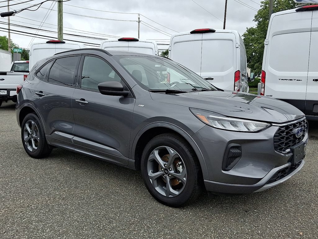 Certified 2023 Ford Escape ST-Line w/ Tech Pack #1 AWD/4WD image 3