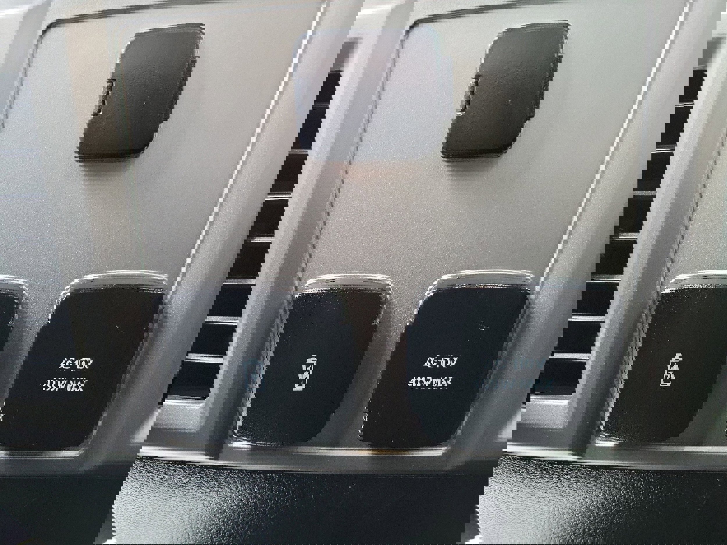 Certified 2020 Ford F350 Lariat w/ Chrome Package image 18