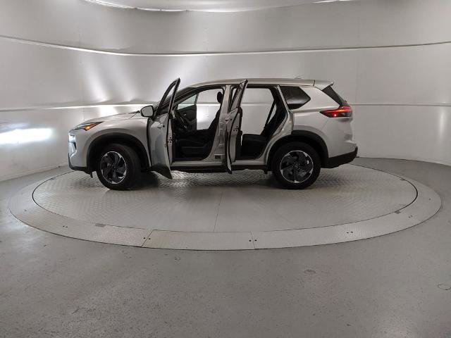 Used 2024 Nissan Rogue SV image 11