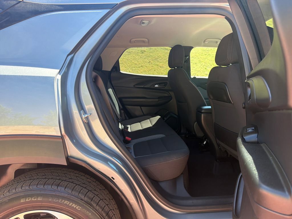 Used 2025 Chevrolet TrailBlazer LT AWD/4WD image 25