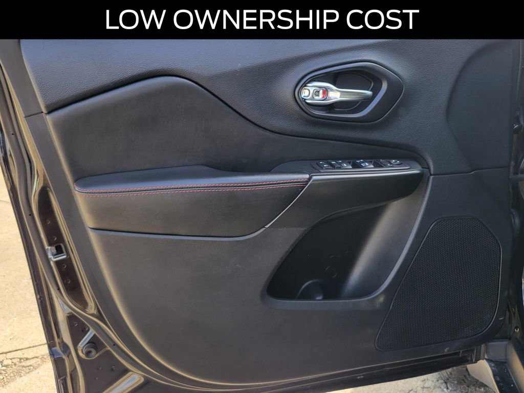 Used 2019 Jeep Cherokee Trailhawk image 19