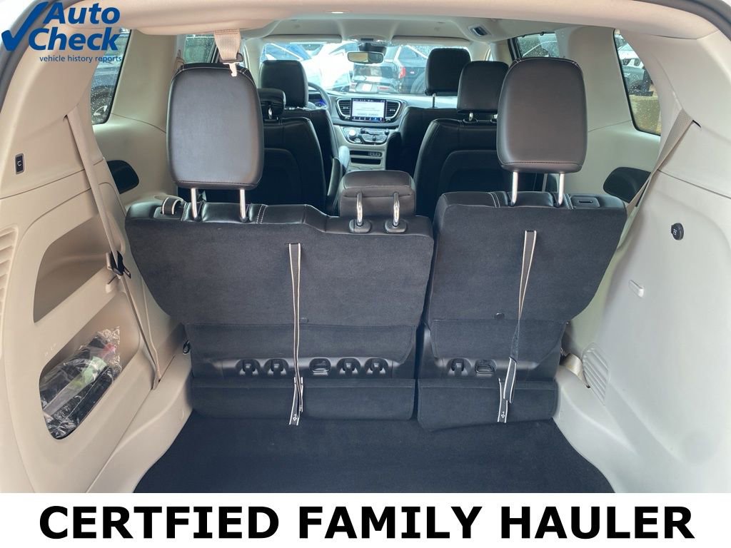Used 2024 Chrysler Pacifica Touring-L FWD image 12