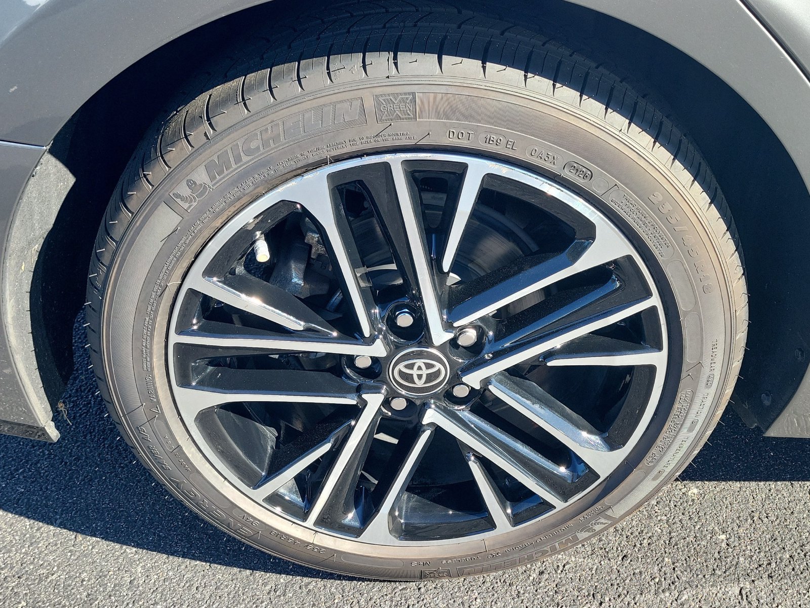 Used 2025 Toyota Camry XLE FWD image 3