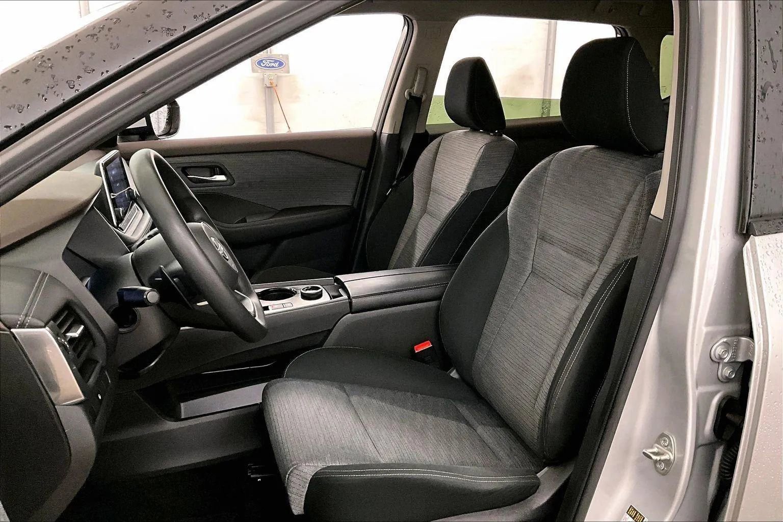 Used 2023 Nissan Rogue SV image 24