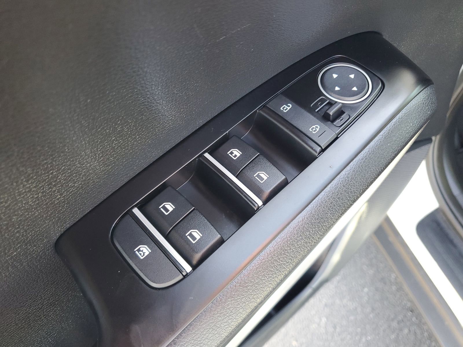 Used 2025 Kia Soul LX image 13