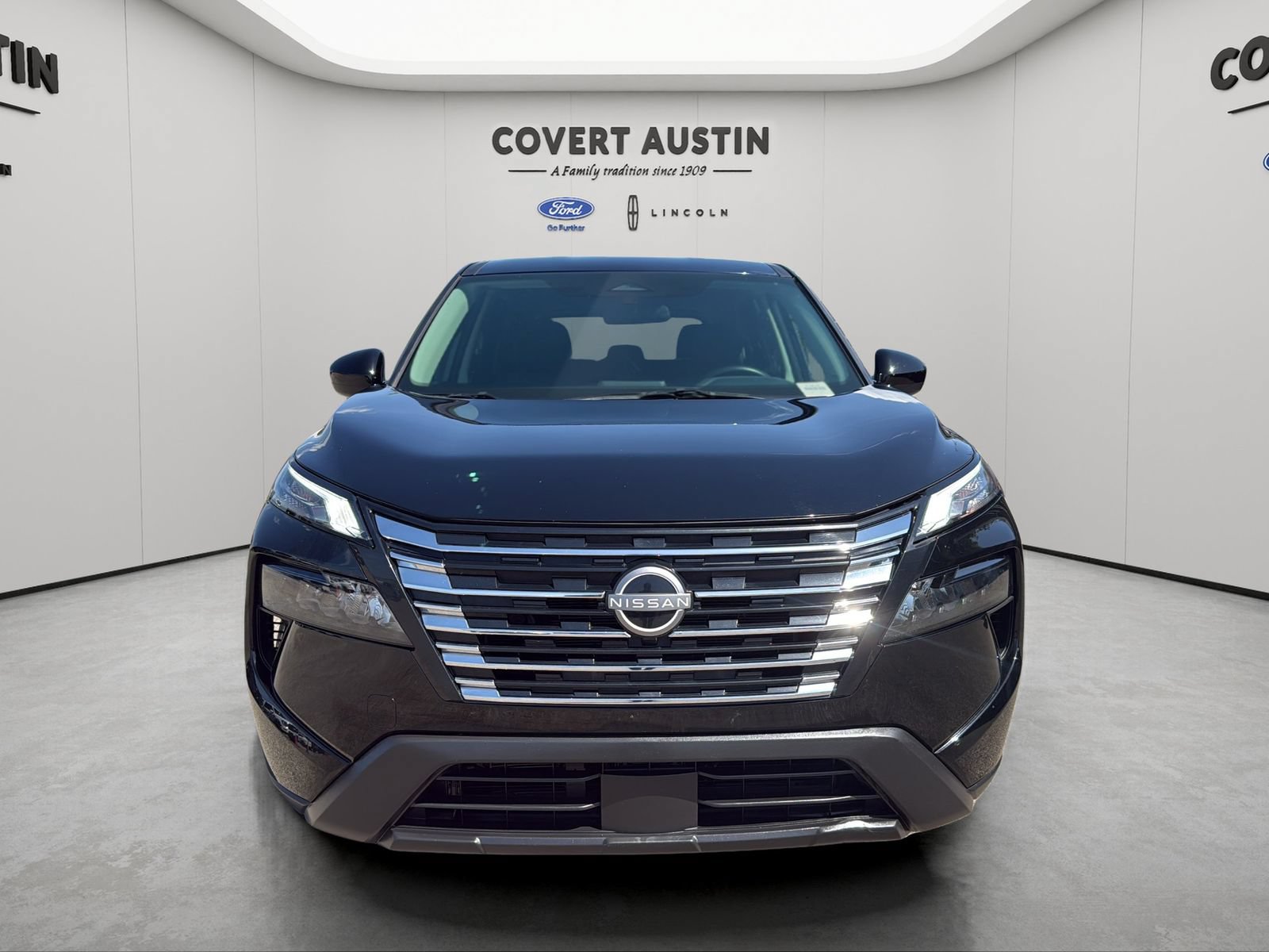 Used 2025 Nissan Rogue SV FWD image 9
