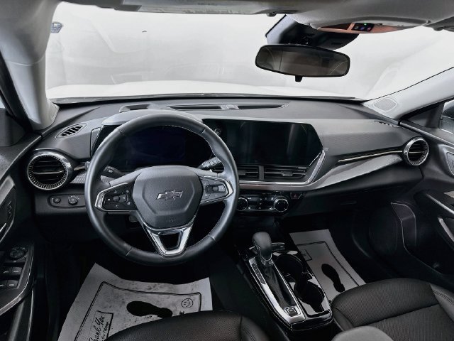 Used 2025 Chevrolet Trax ACTIV w/ Driver Confidence Package FWD image 28