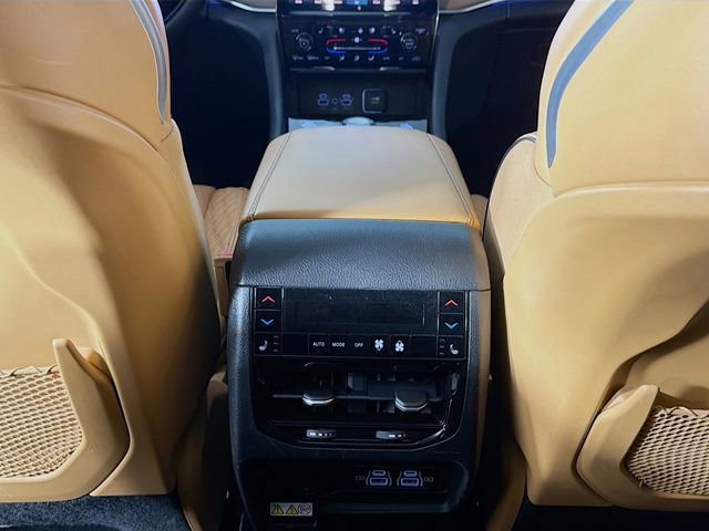 Used 2022 Jeep Grand Cherokee L Summit w/ Luxury Tech Group V AWD/4WD image 31