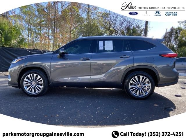 Used 2023 Toyota Highlander Platinum FWD image 7