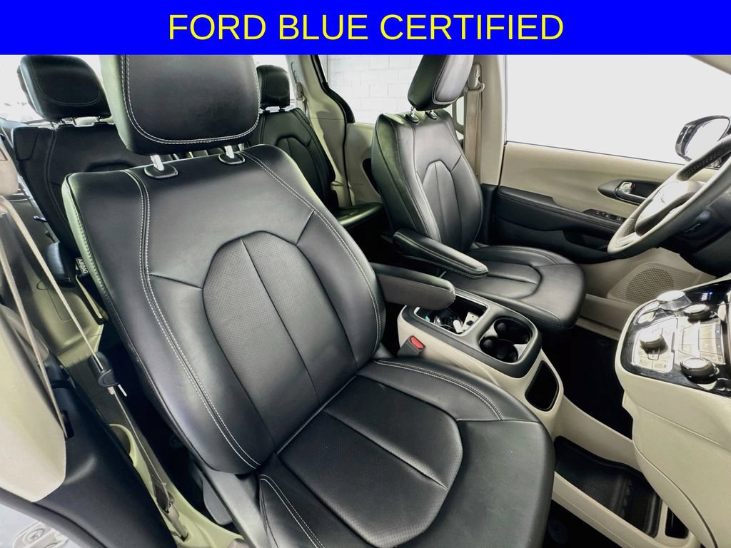Used 2024 Chrysler Pacifica Touring-L FWD image 31