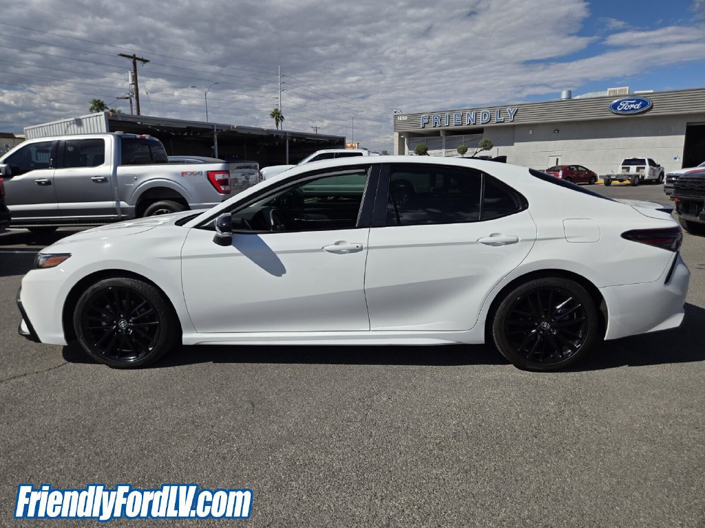 Used 2023 Toyota Camry SE FWD image 2