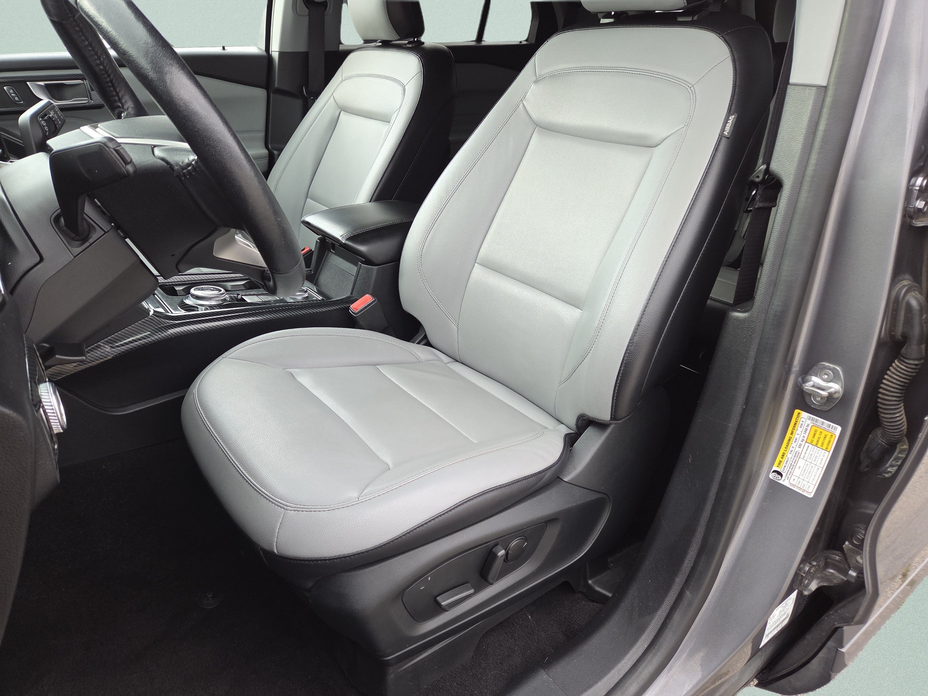 Certified 2021 Ford Explorer XLT w/ Equipment Group 202A AWD/4WD image 6