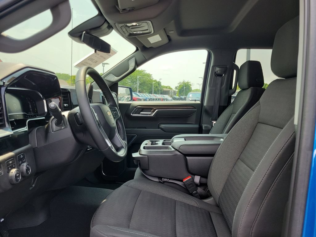 Used 2023 Chevrolet Silverado 1500 LT AWD/4WD image 18