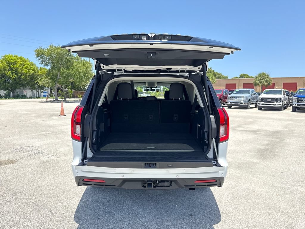Certified 2025 Ford Expedition Max Active RWD image 33