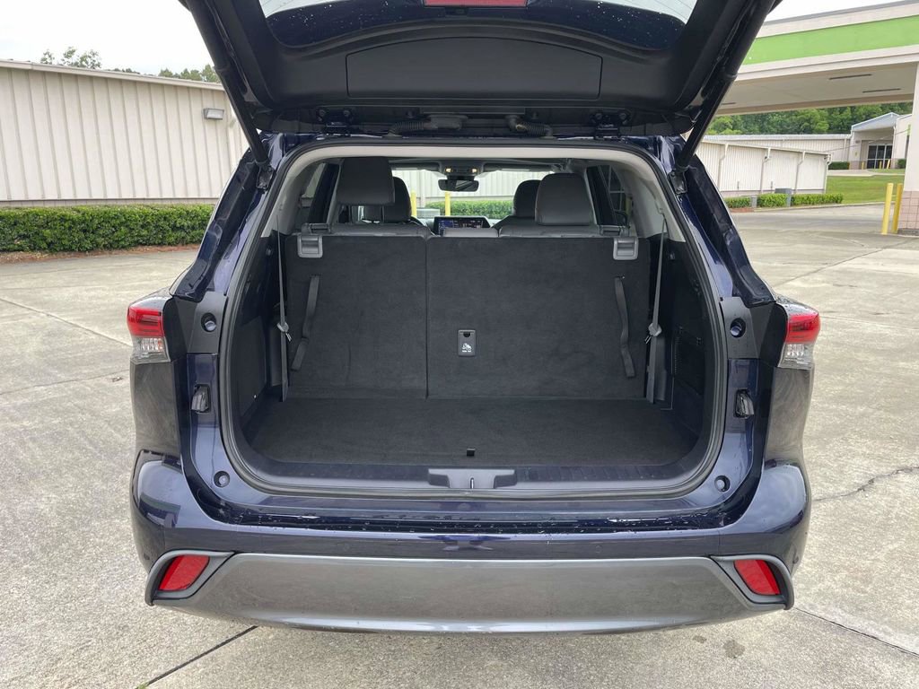 Used 2021 Toyota Highlander Limited FWD image 10