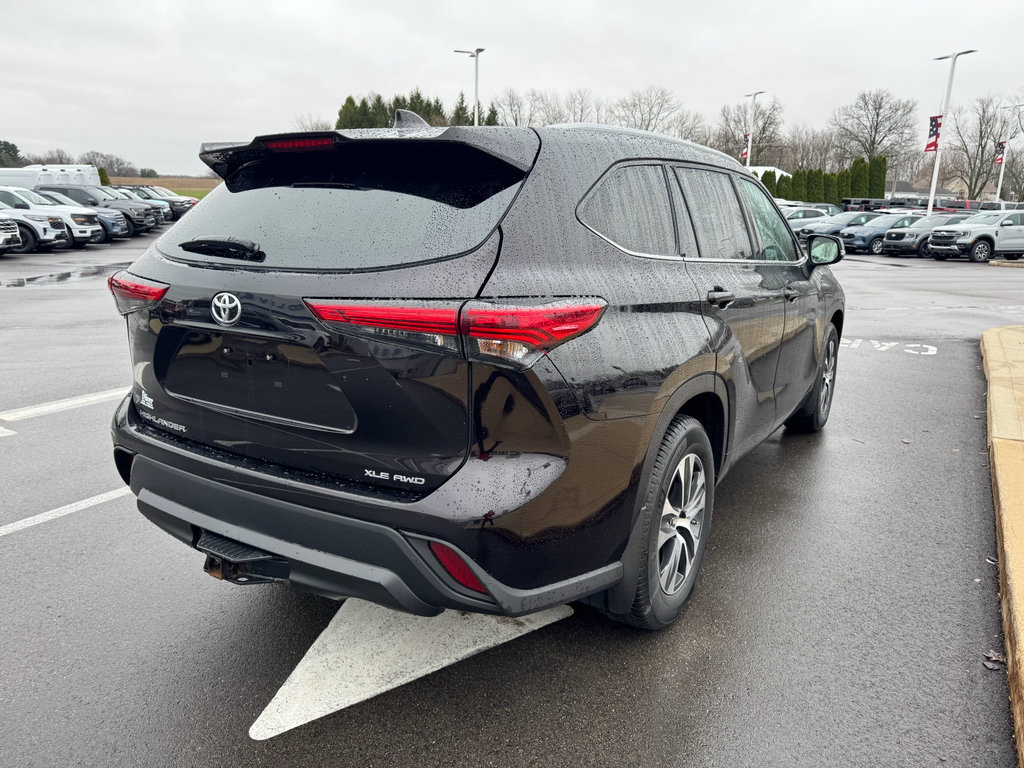 Used 2022 Toyota Highlander XLE AWD/4WD image 5