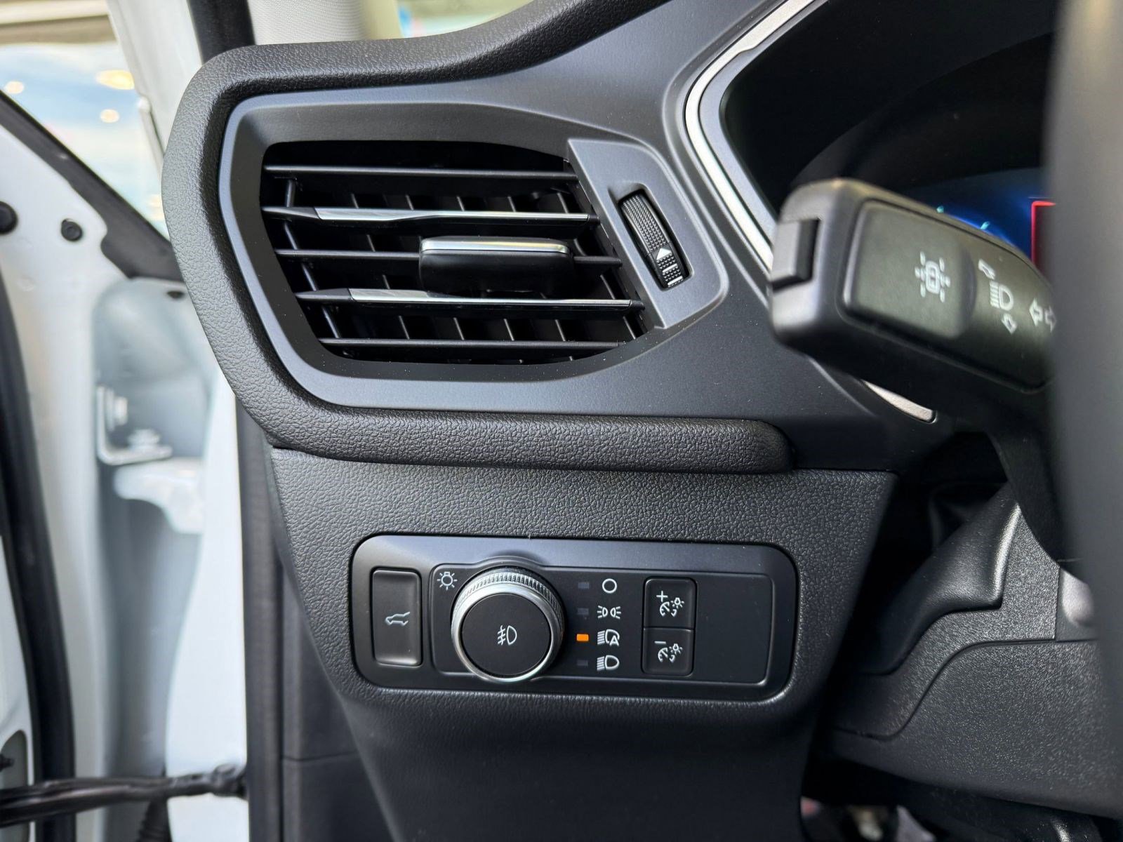 Certified 2022 Ford Escape SEL w/ SEL Stealth AWD Package image 26