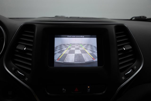 Used 2021 Jeep Cherokee Latitude Plus FWD image 4