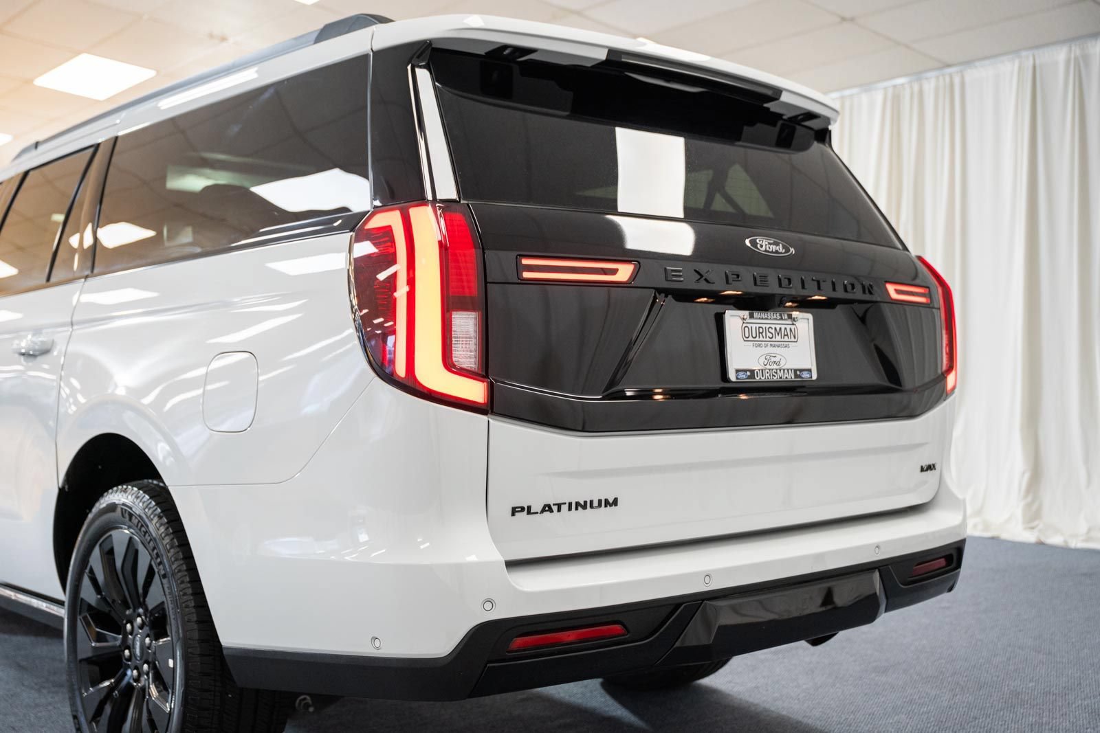 Certified 2025 Ford Expedition Max Platinum w/ Stealth Appearance Package AWD/4WD image 5