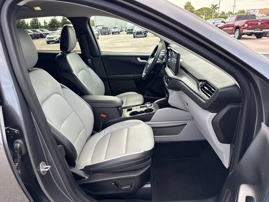 Certified 2023 Ford Escape Platinum AWD/4WD image 27