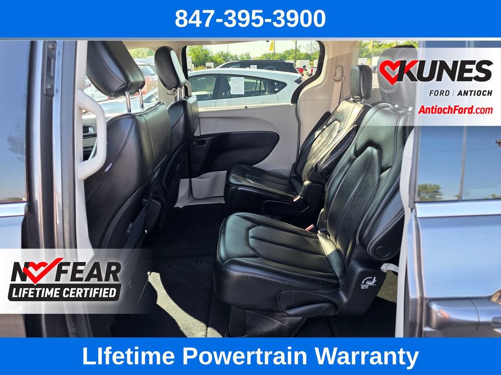 Used 2023 Chrysler Pacifica Touring-L FWD image 14