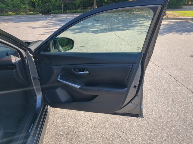 Used 2022 Nissan Sentra SR FWD image 33