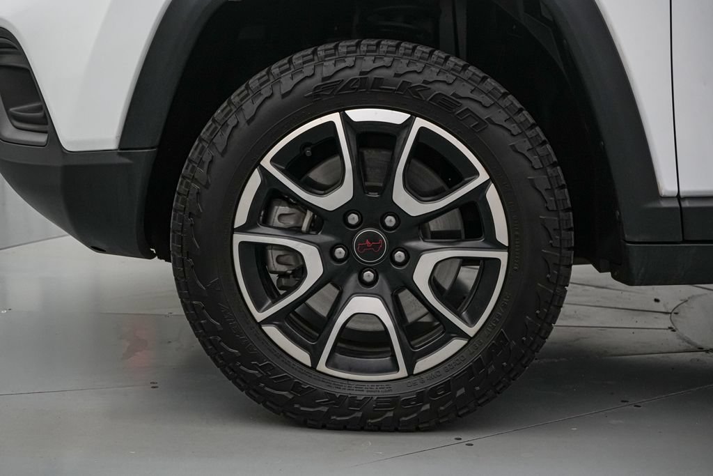 Used 2025 Jeep Compass Trailhawk AWD/4WD image 10