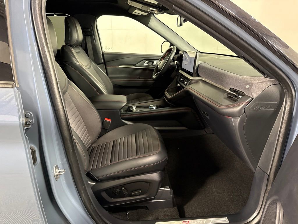 Certified 2025 Ford Explorer ST-Line w/ Premium Package AWD/4WD image 16