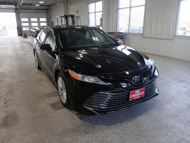 Used 2020 Toyota Camry XLE image 7