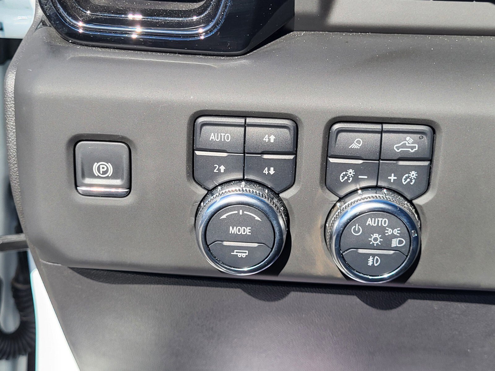 Used 2025 GMC Sierra 1500 AT4 w/ AT4 Premium Package image 25