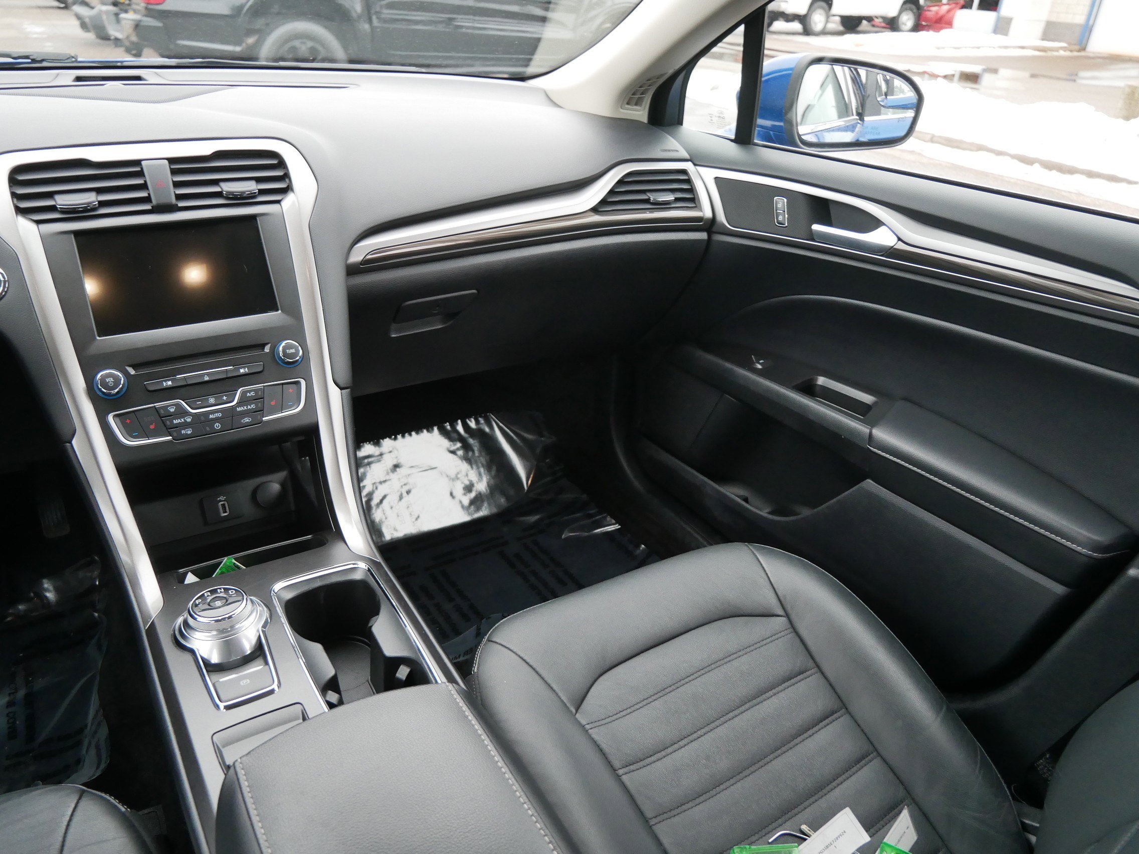 Certified 2018 Ford Fusion SE w/ Fusion SE Technology Package image 11