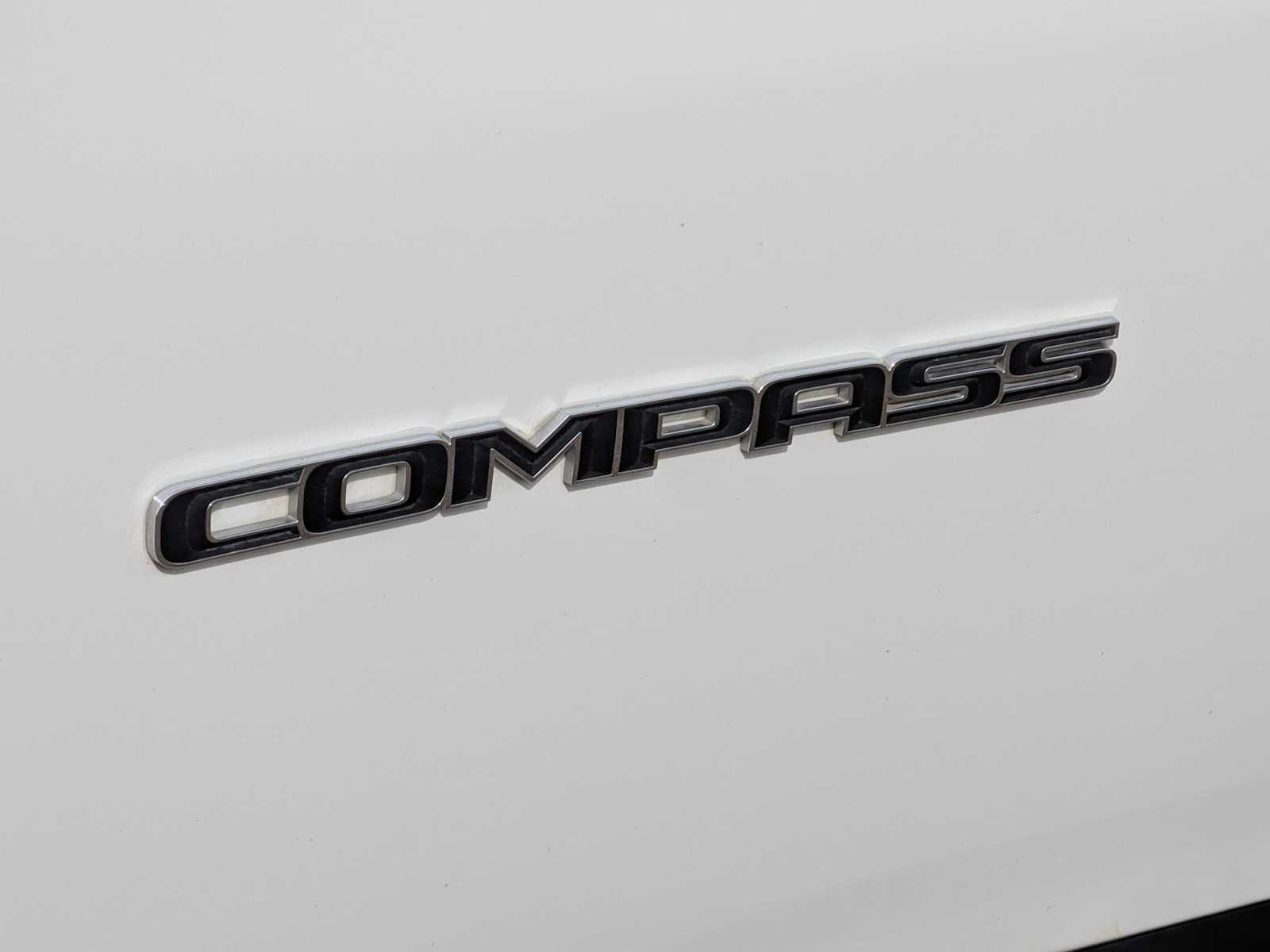 Used 2025 Jeep Compass Latitude AWD/4WD image 11