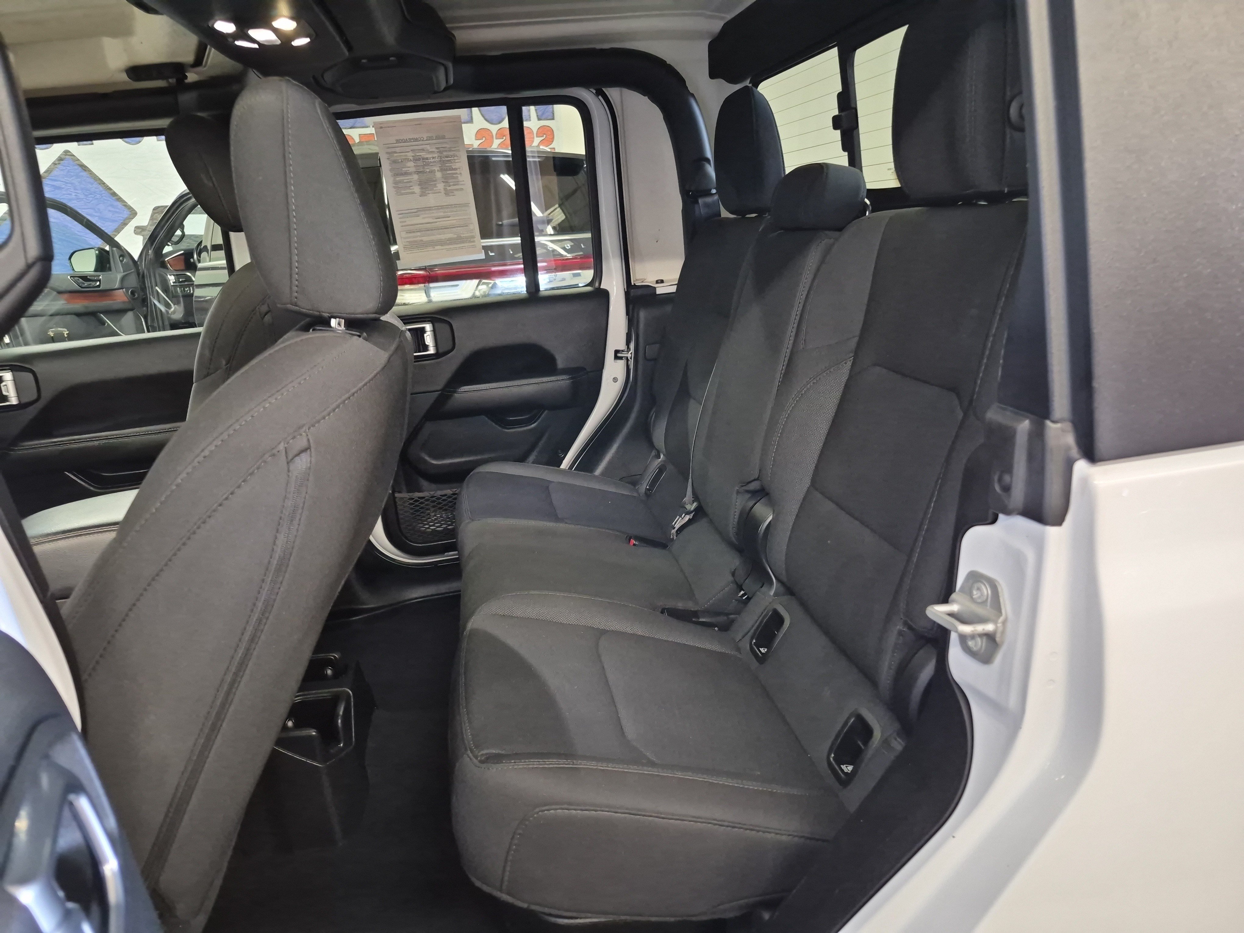 Used 2023 Jeep Gladiator Overland AWD/4WD image 17
