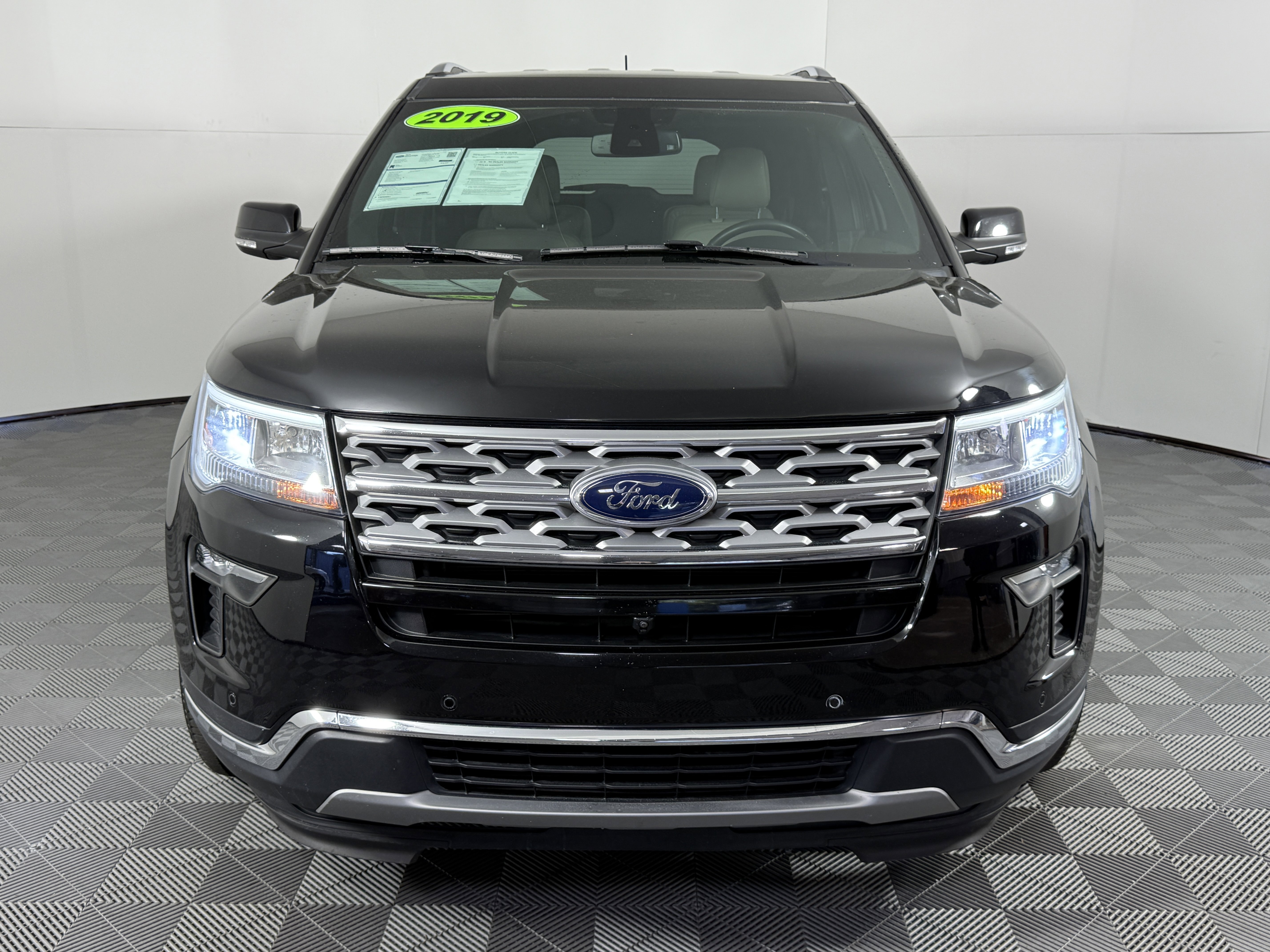 Certified 2019 Ford Explorer Limited w/ Ford Safe & Smart Package image 6