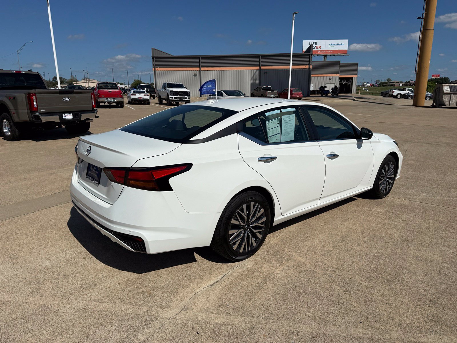 Used 2025 Nissan Altima 2.5 SV FWD image 5