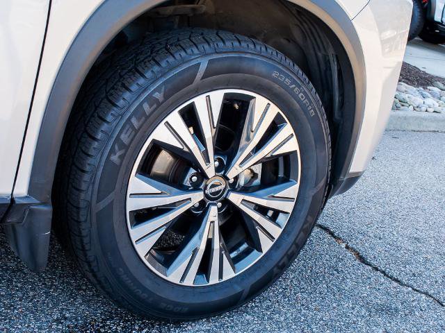 Used 2022 Nissan Rogue SV w/ SV Premium Package image 8