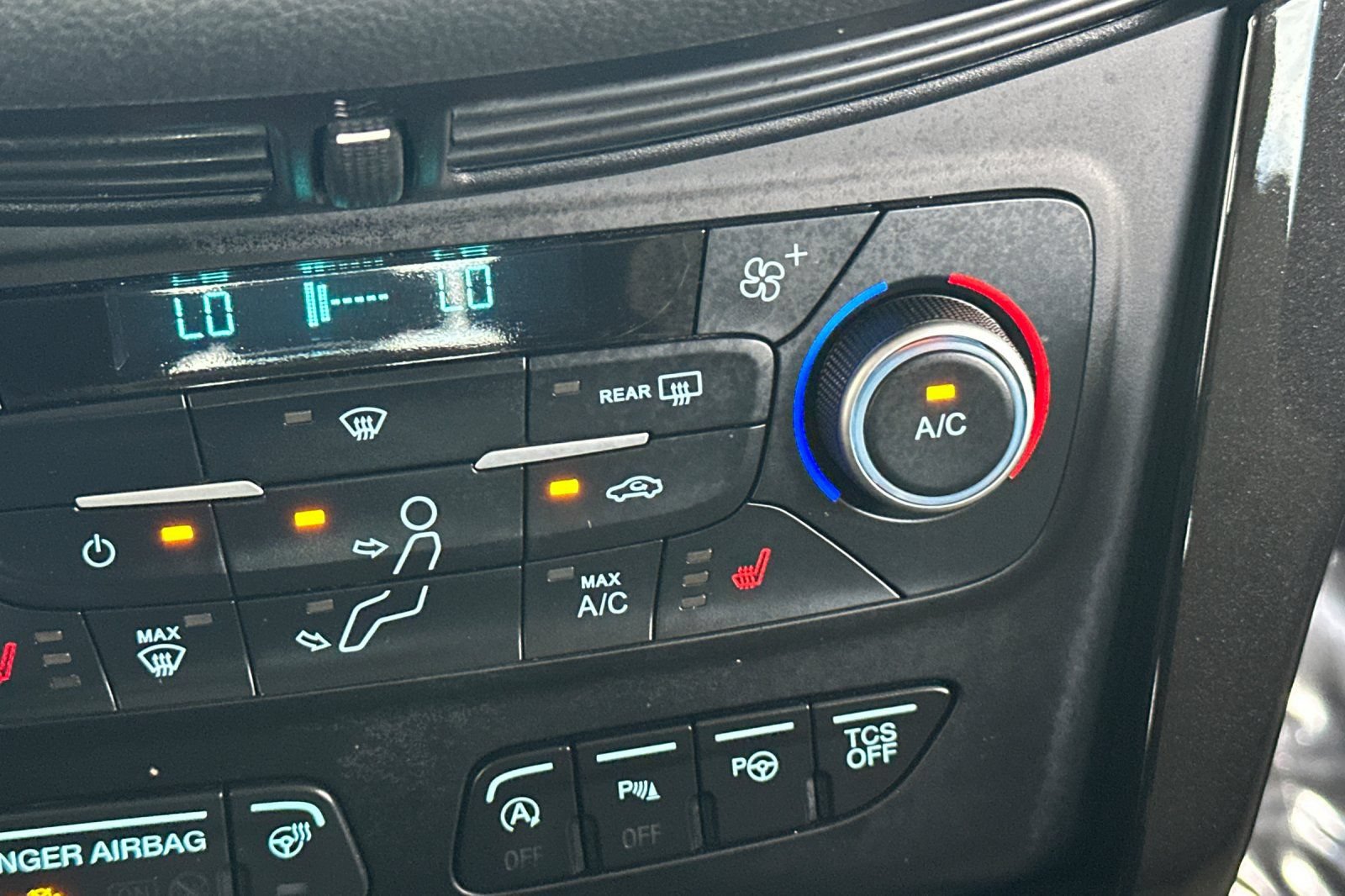Certified 2018 Ford Escape Titanium FWD image 30