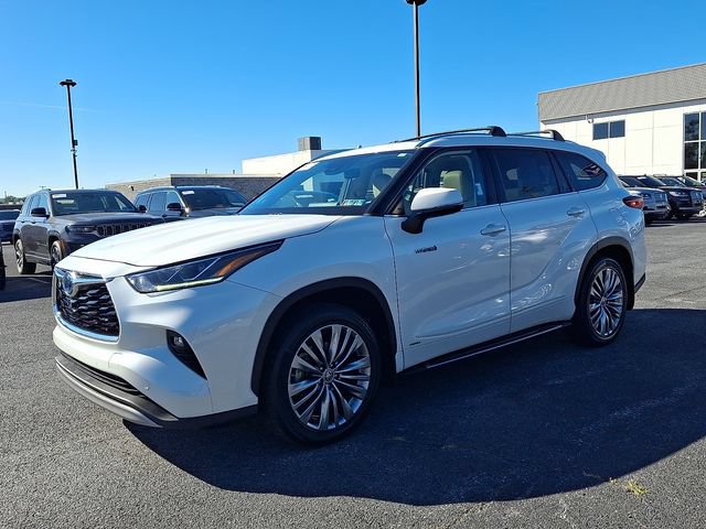 Used 2020 Toyota Highlander Platinum AWD/4WD image 3