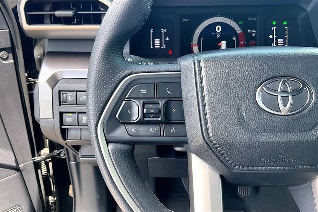 Used 2025 Toyota 4Runner SR5 AWD/4WD image 18