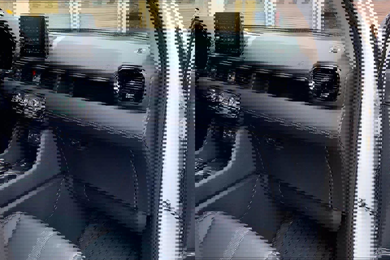 Used 2025 Honda Pilot EX-L image 19