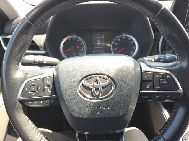 Used 2020 Toyota Highlander LE w/ Protection Package #3 FWD image 14