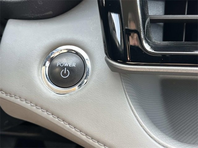 Used 2023 Toyota Highlander LE image 35